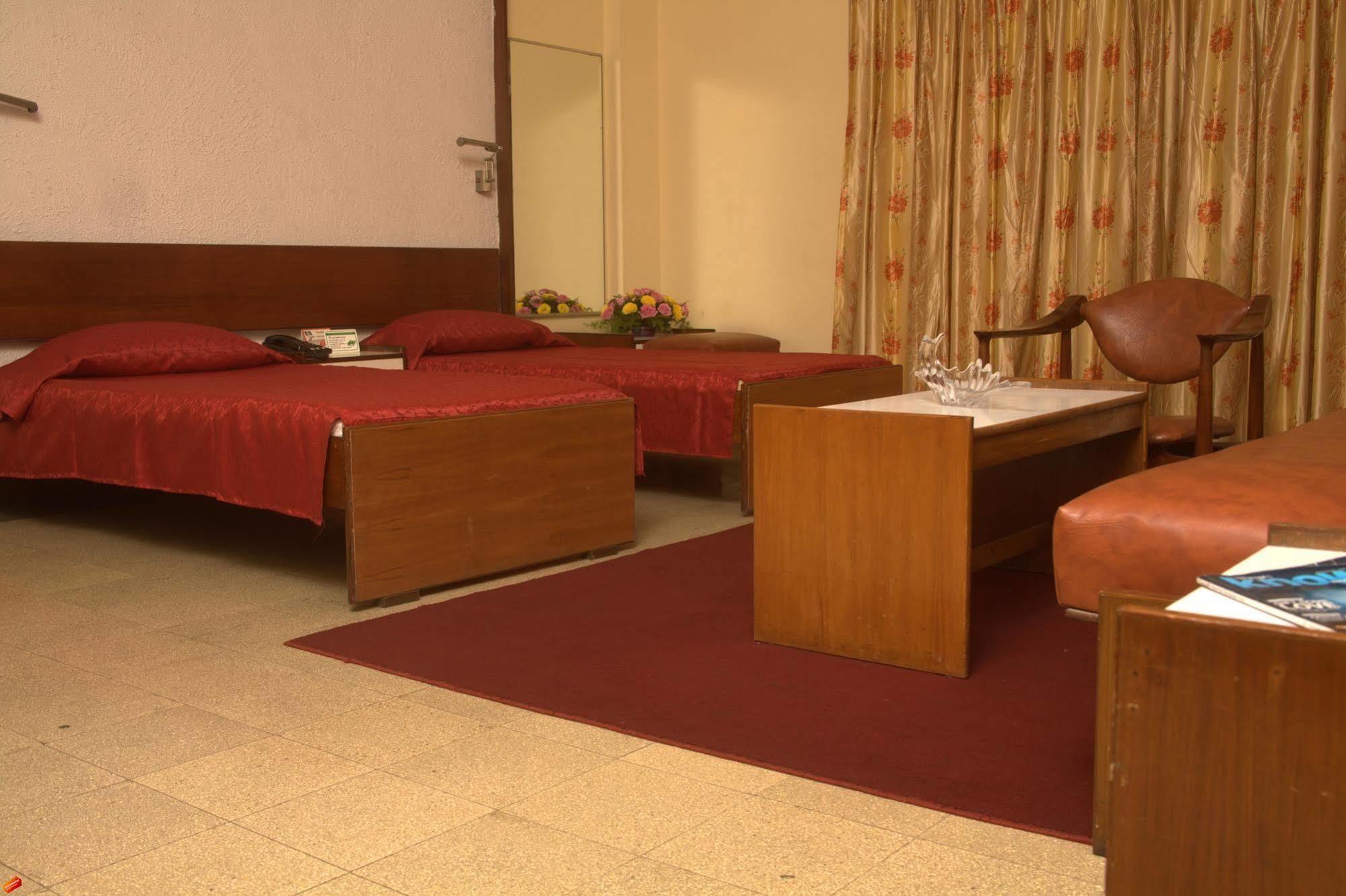 Sea Green Hotel Bombay Extérieur photo
